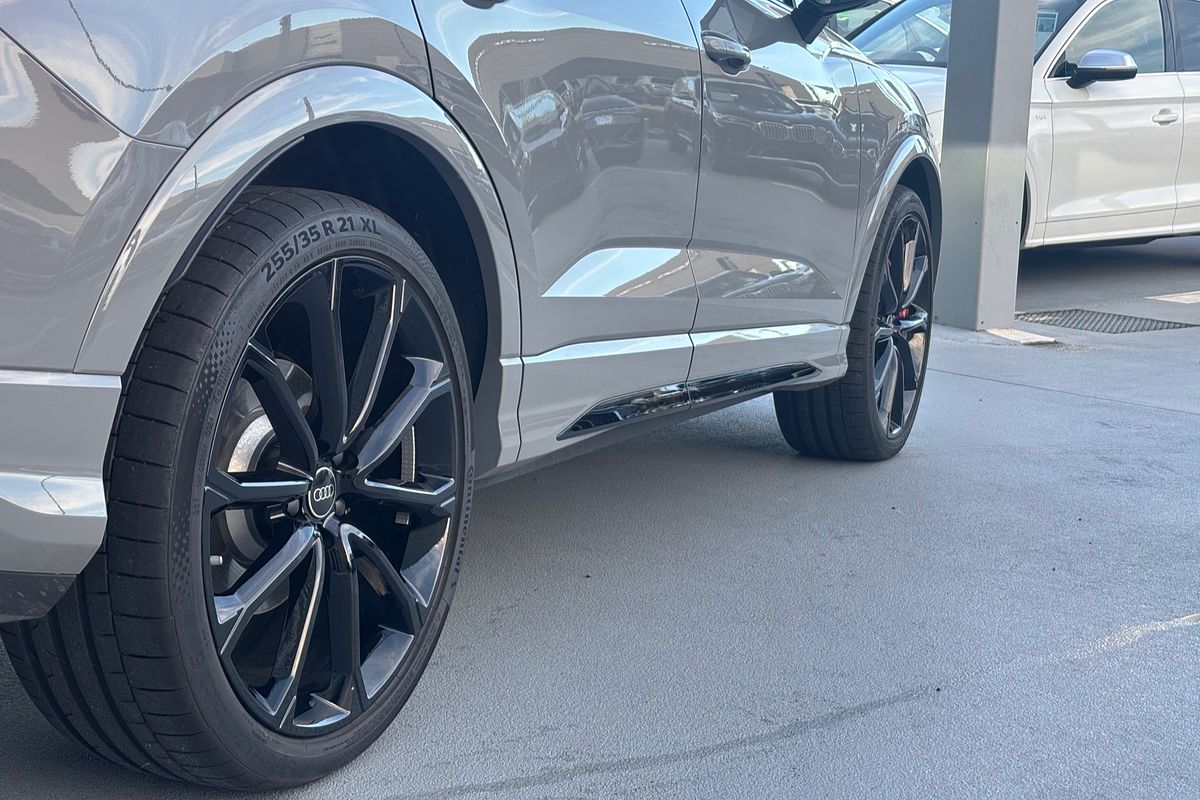 2024 Audi RS Q3  F3