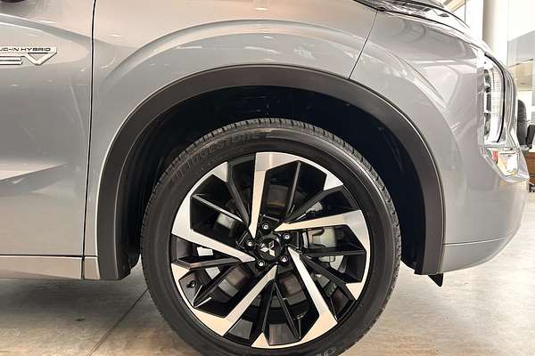 2022 Mitsubishi Outlander PHEV Exceed ZM