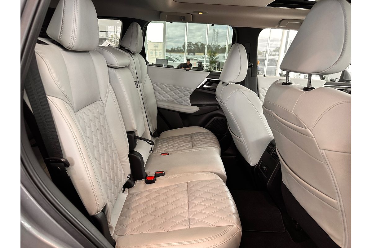 2022 Mitsubishi Outlander PHEV Exceed ZM