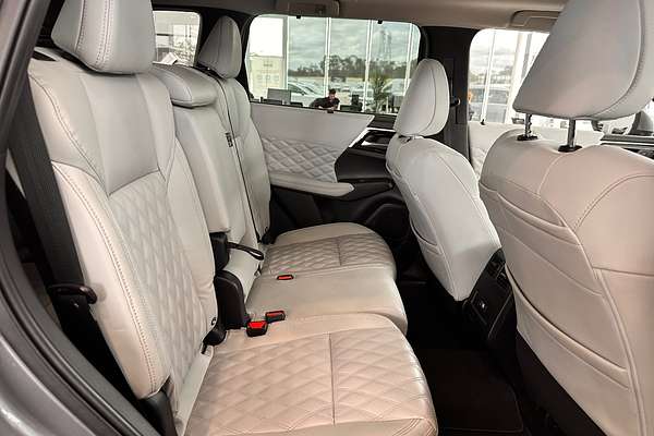 2022 Mitsubishi Outlander PHEV Exceed ZM