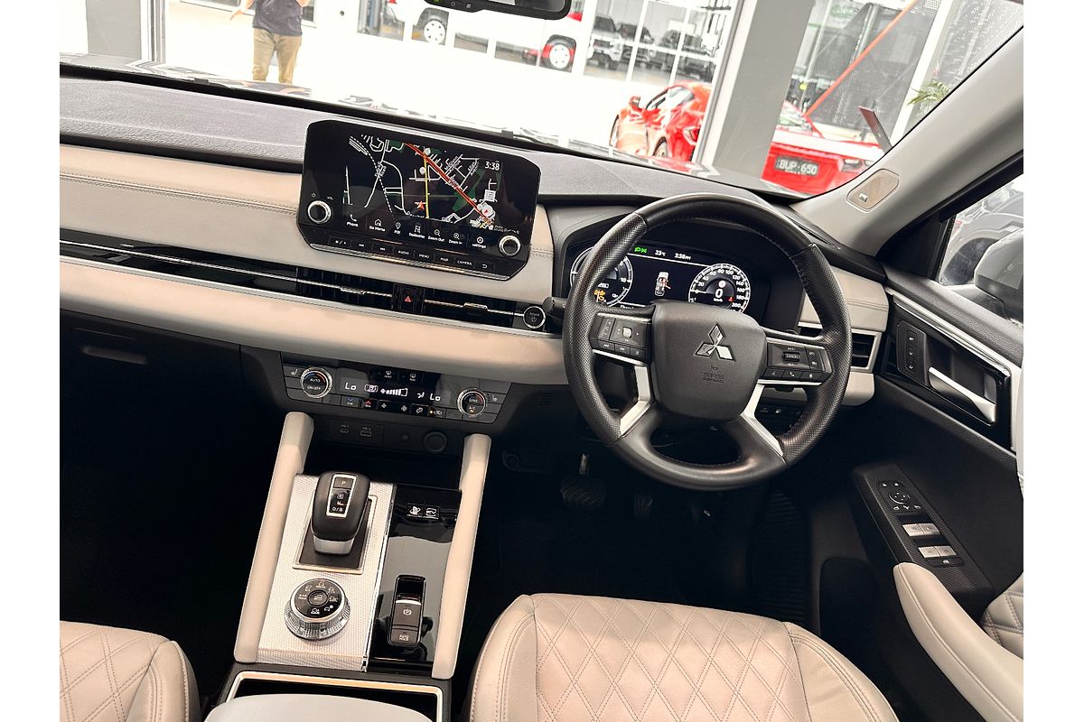 2022 Mitsubishi Outlander PHEV Exceed ZM