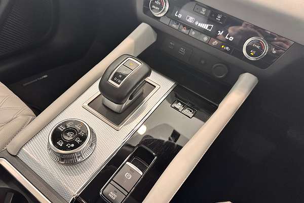 2022 Mitsubishi Outlander PHEV Exceed ZM