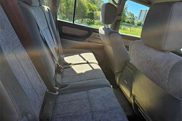 2005 Toyota Landcruiser GXL UZJ100R