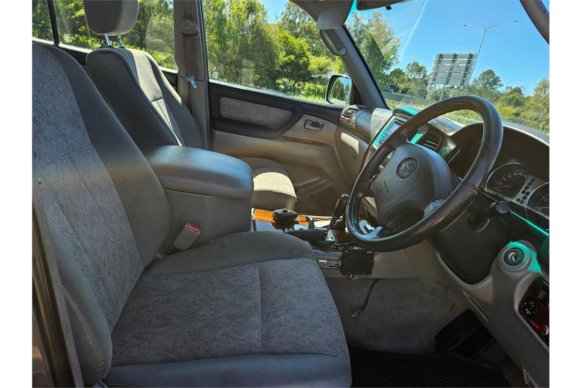 2005 Toyota Landcruiser GXL UZJ100R