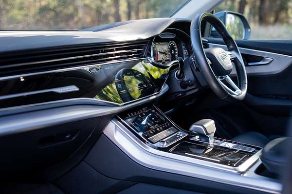 2019 Audi Q8 55 TFSI F1
