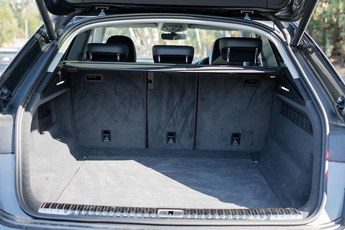 2019 Audi Q8 55 TFSI F1
