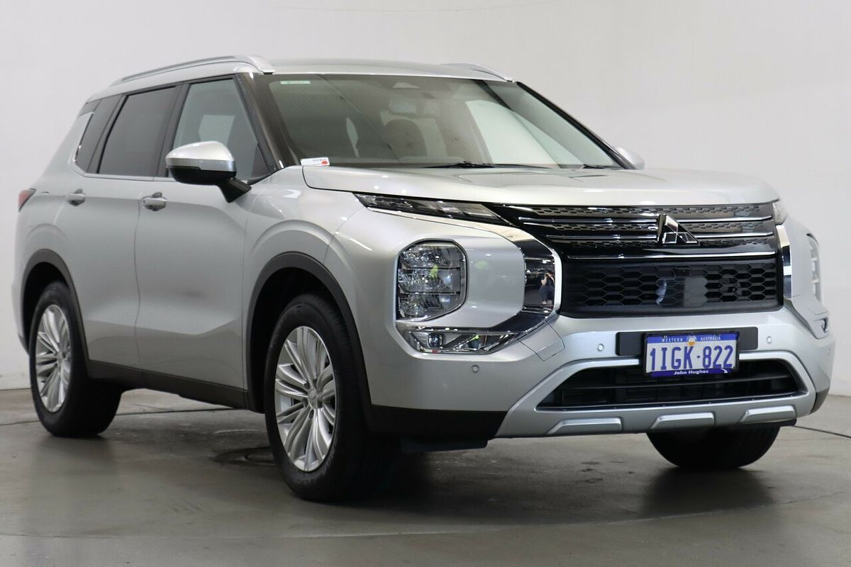 2024 Mitsubishi Outlander LS ZM