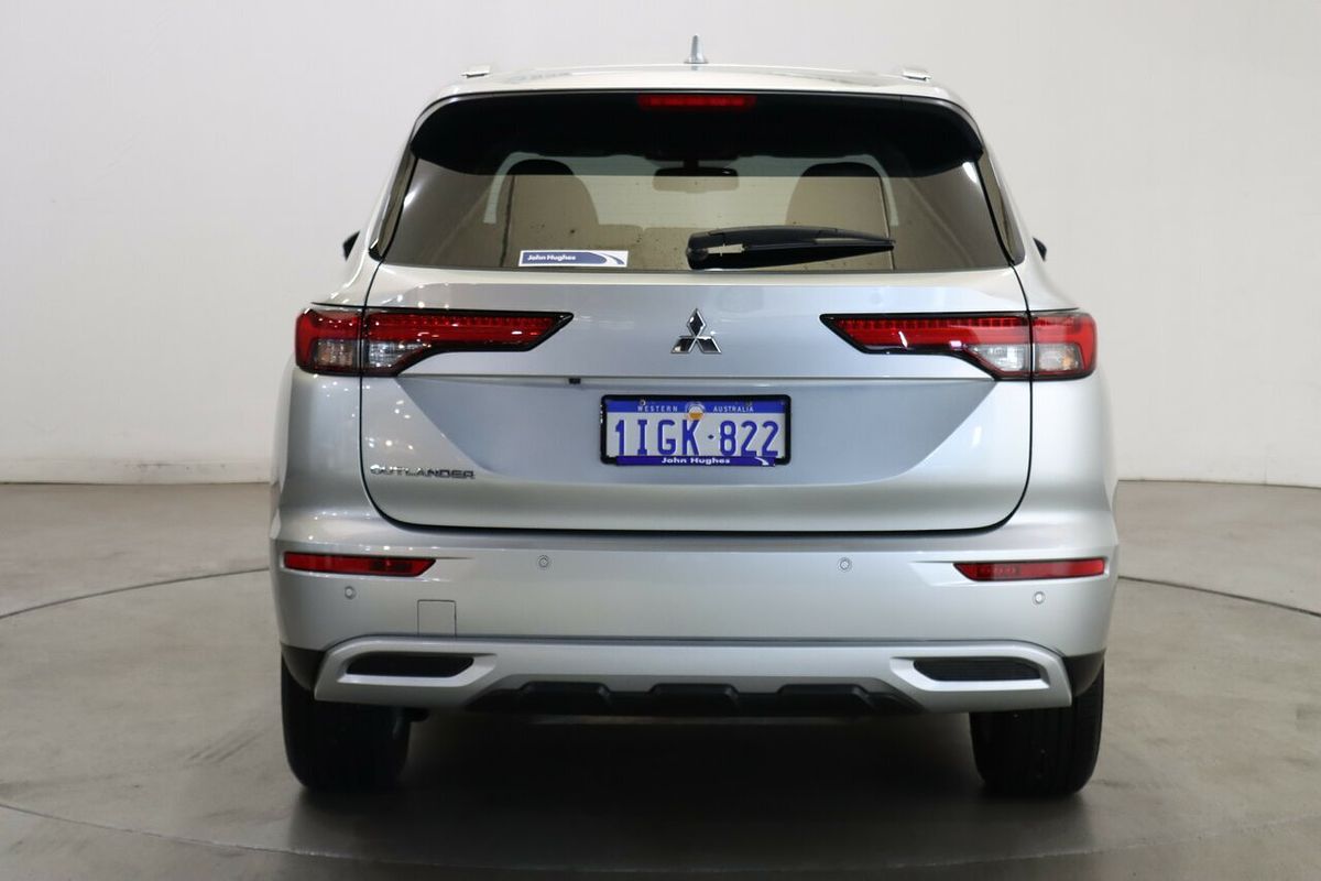 2024 Mitsubishi Outlander LS ZM