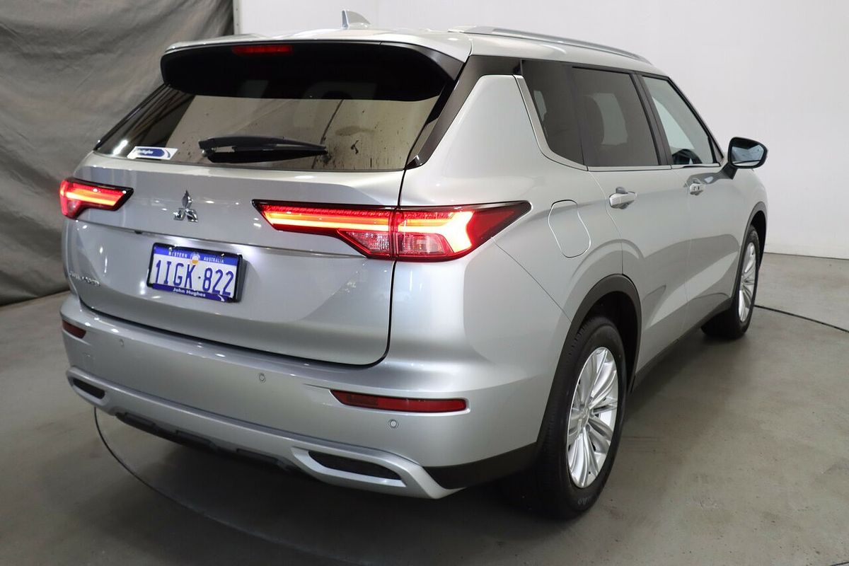 2024 Mitsubishi Outlander LS ZM