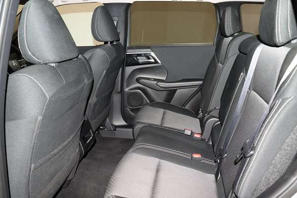 2024 Mitsubishi Outlander LS ZM
