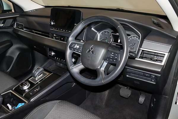 2024 Mitsubishi Outlander LS ZM