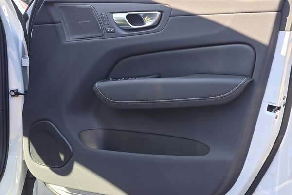 2024 Volvo XC60 Ultimate B5 Bright