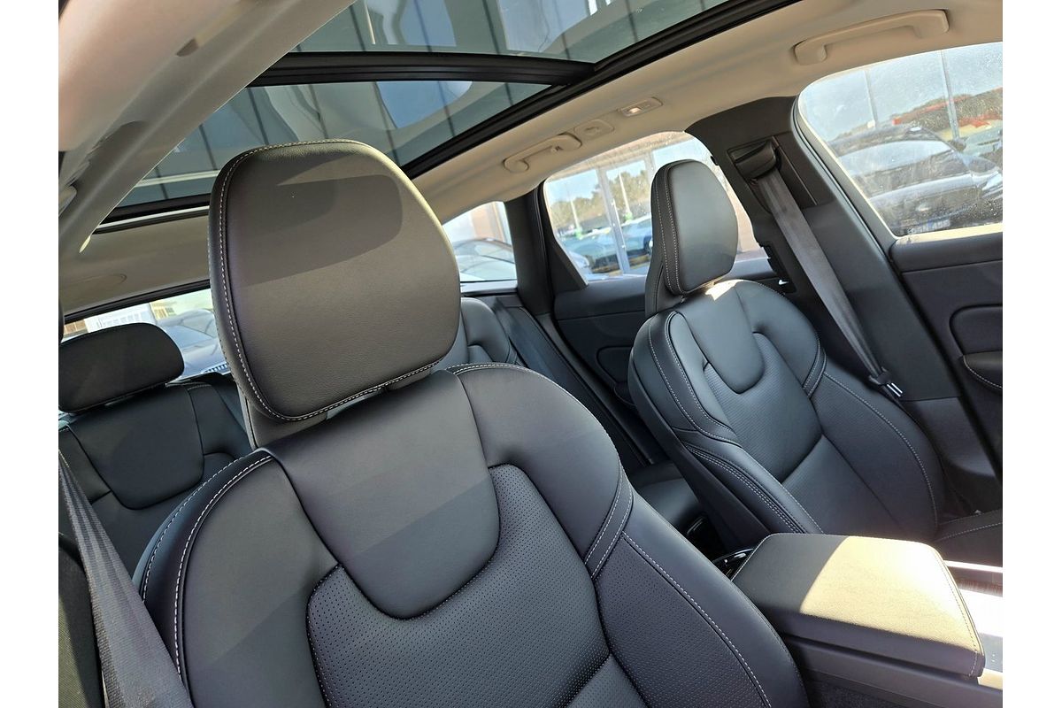 2024 Volvo XC60 Ultimate B5 Bright
