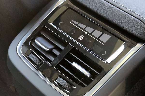 2024 Volvo XC60 Ultimate B5 Bright