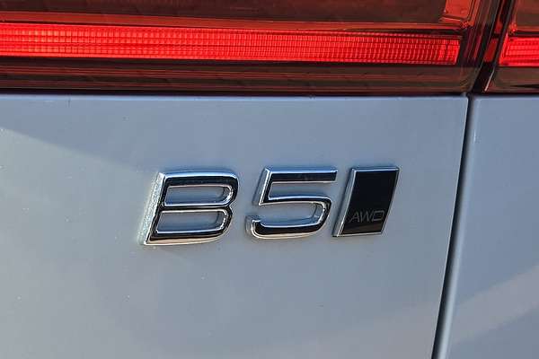 2024 Volvo XC60 Ultimate B5 Bright