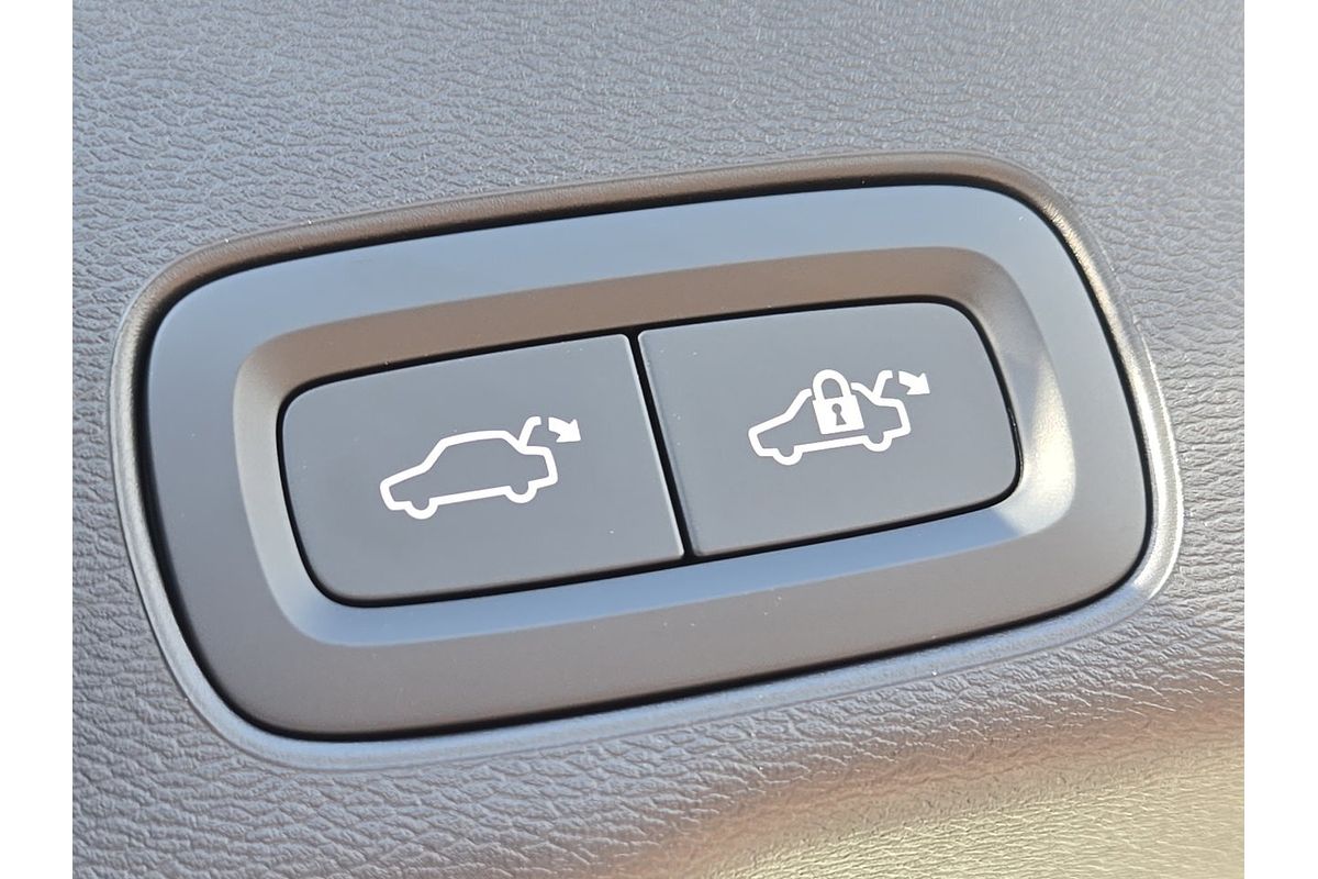 2024 Volvo XC60 Ultimate B5 Bright