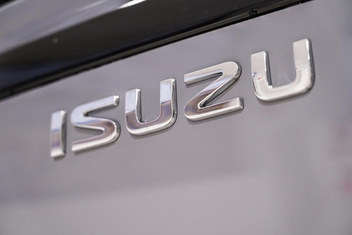 2025 Isuzu MU-X X-TERRAIN