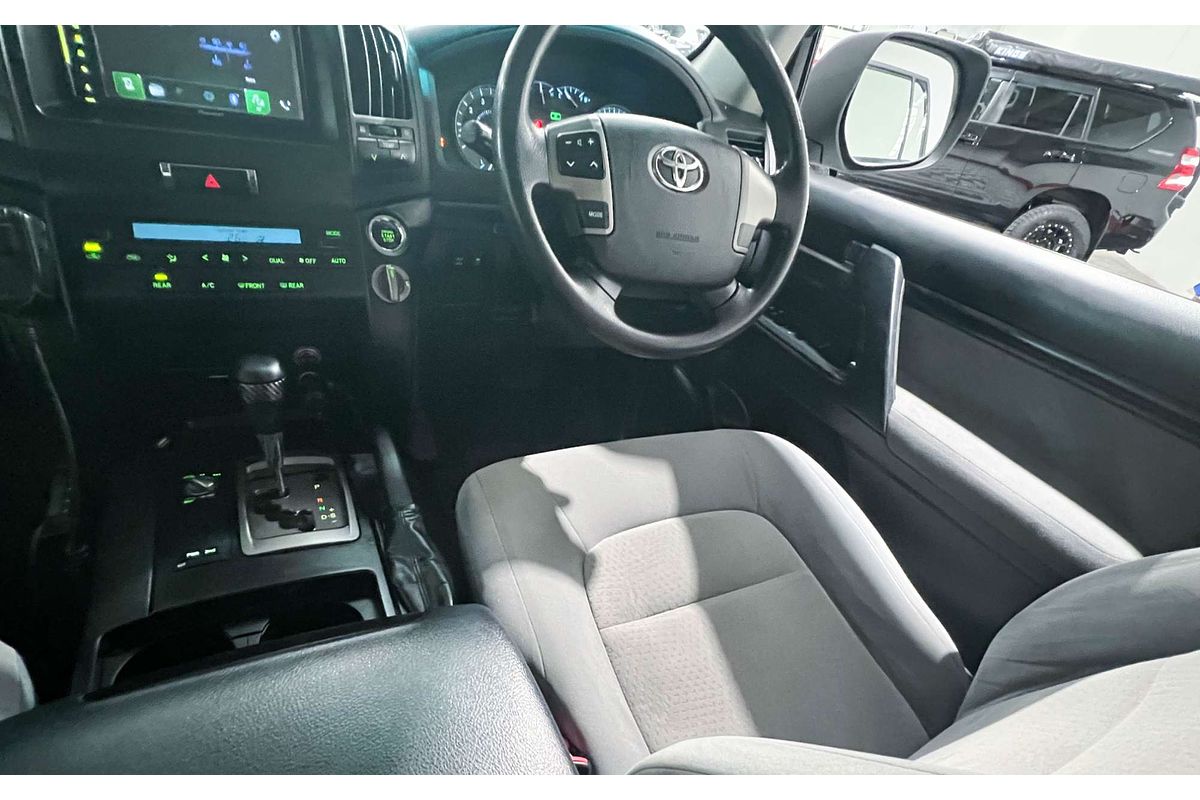 2011 Toyota Landcruiser GXL UZJ200R