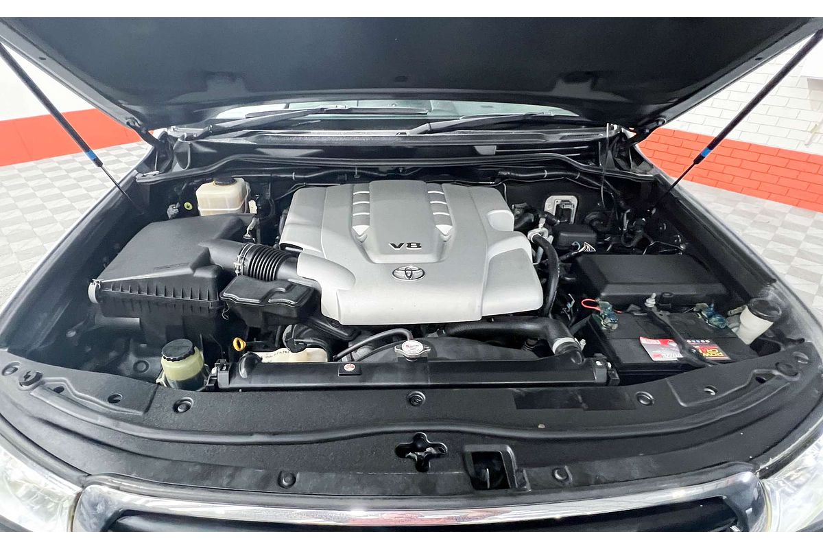2011 Toyota Landcruiser GXL UZJ200R