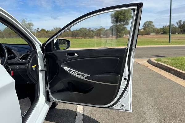 2017 Hyundai Accent Sport RB6