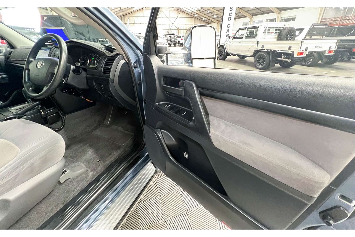 2009 Toyota Landcruiser GXL UZJ200R