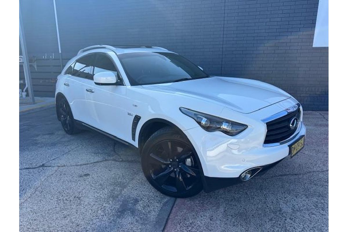 2016 INFINITI QX70 S Premium S51