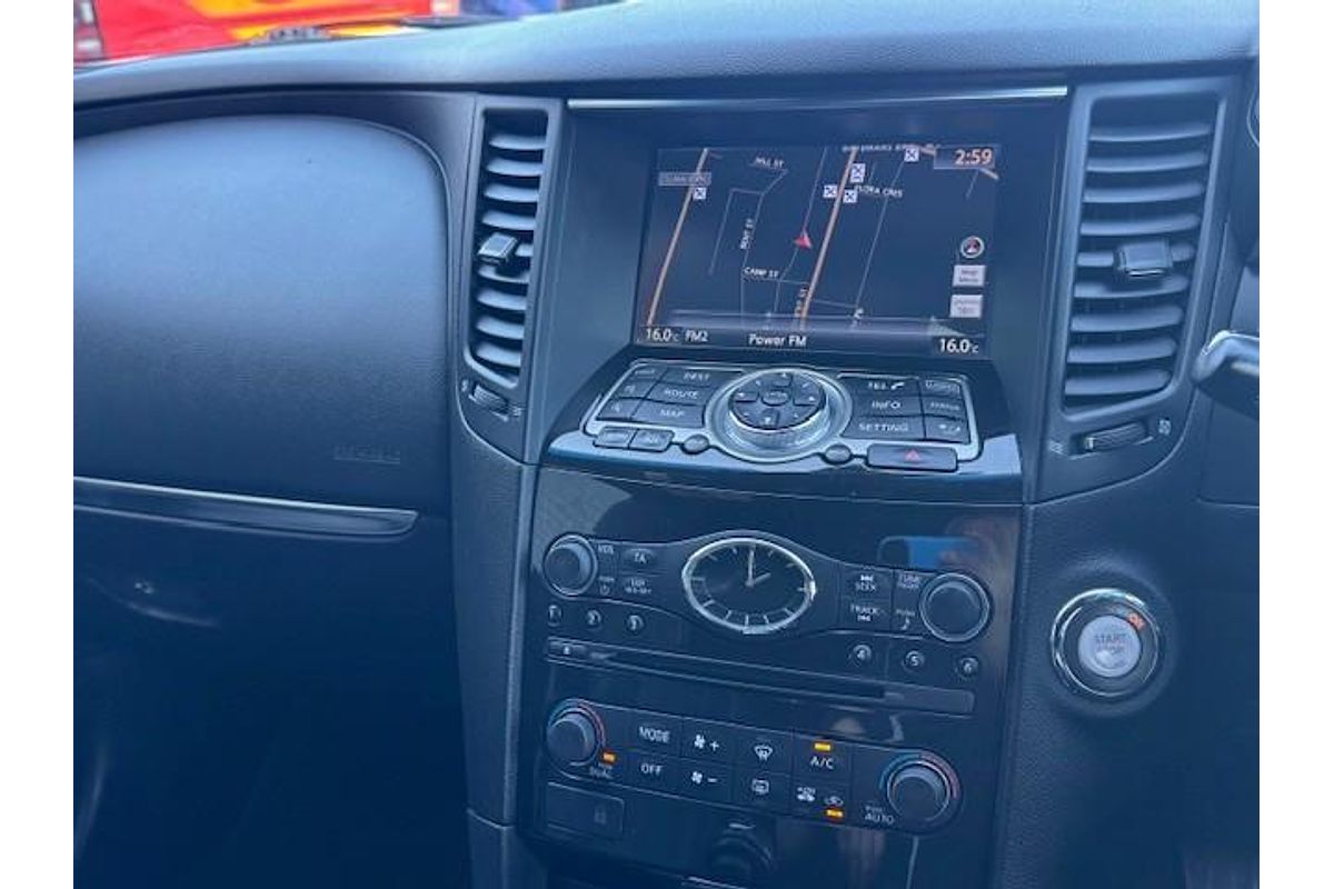 2016 INFINITI QX70 S Premium S51