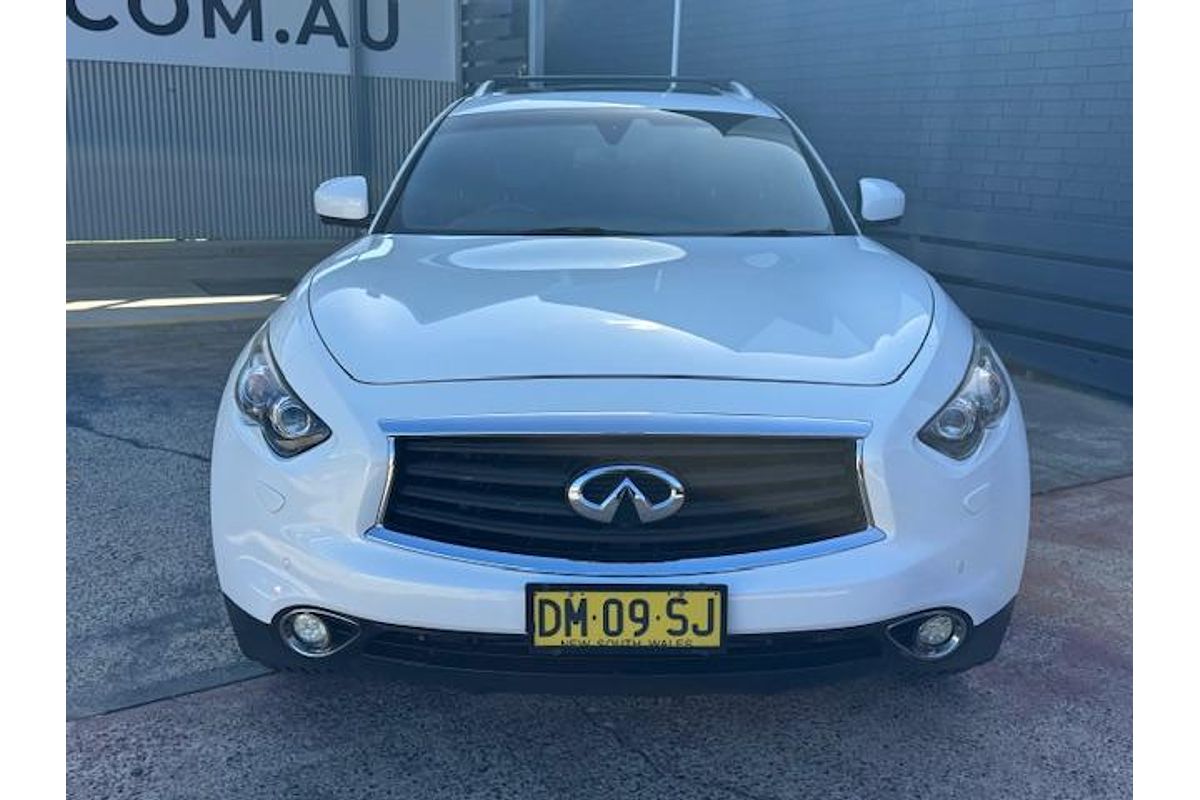 2016 INFINITI QX70 S Premium S51