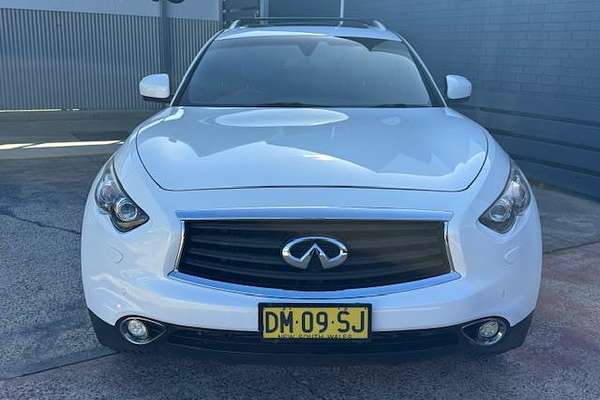 2016 INFINITI QX70 S Premium S51