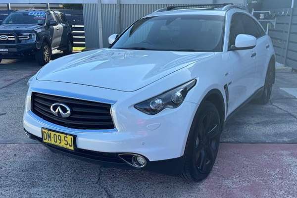 2016 INFINITI QX70 S Premium S51