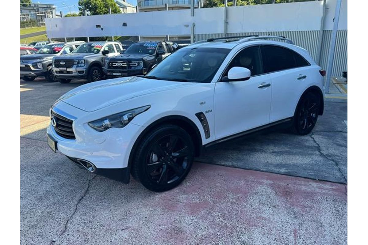 2016 INFINITI QX70 S Premium S51