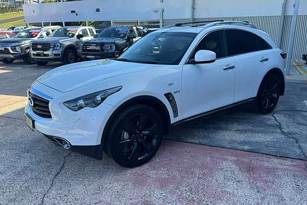 2016 INFINITI QX70 S Premium S51