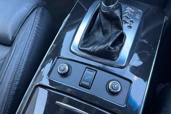 2016 INFINITI QX70 S Premium S51