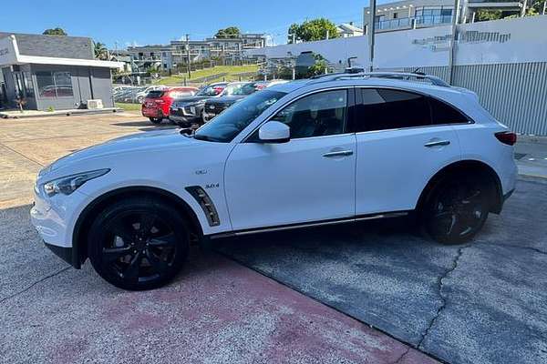 2016 INFINITI QX70 S Premium S51