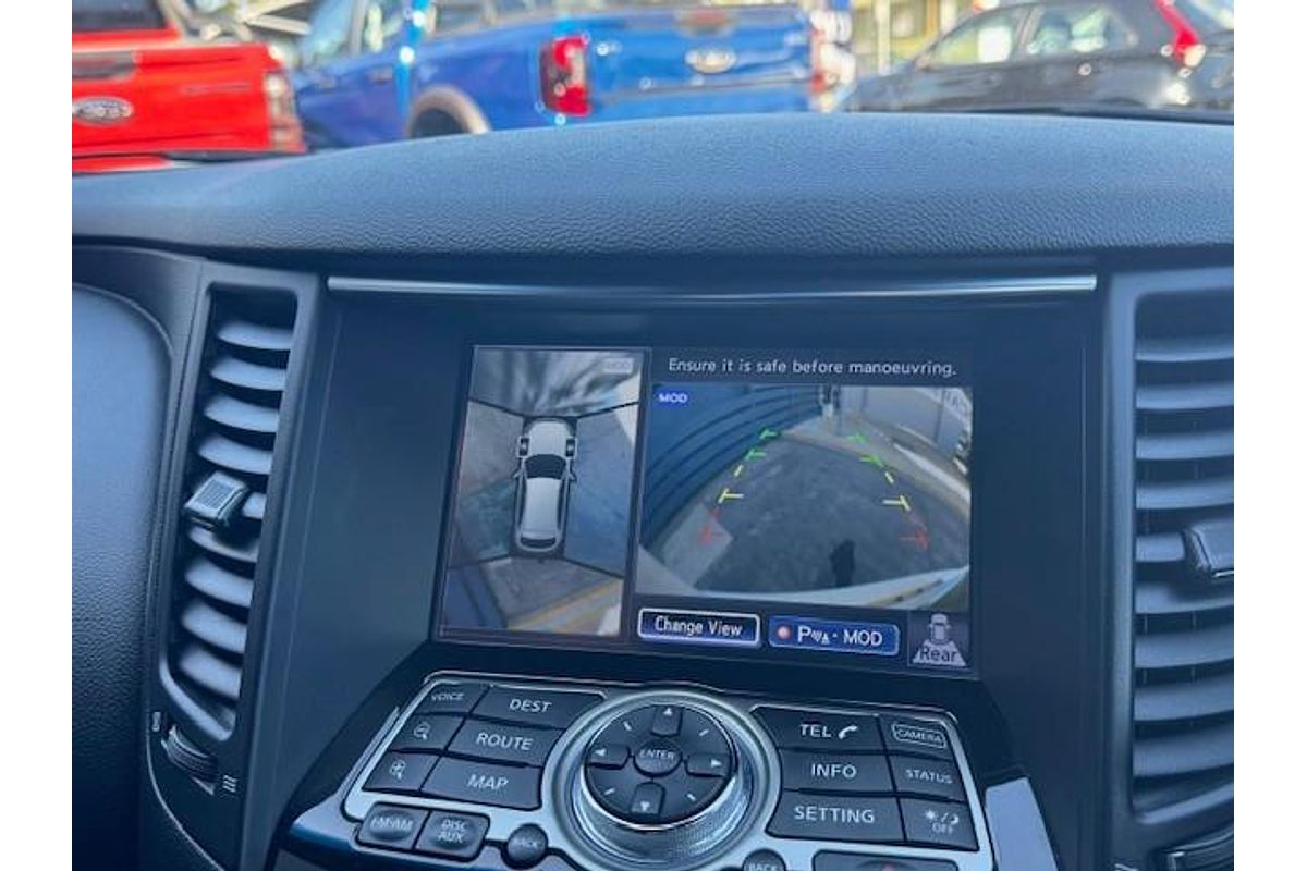 2016 INFINITI QX70 S Premium S51