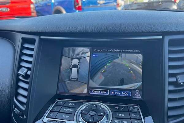 2016 INFINITI QX70 S Premium S51