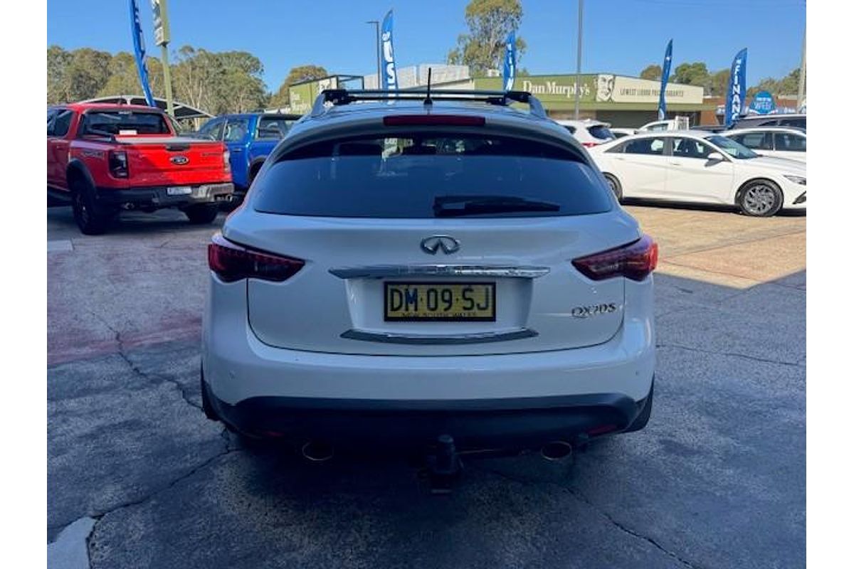 2016 INFINITI QX70 S Premium S51