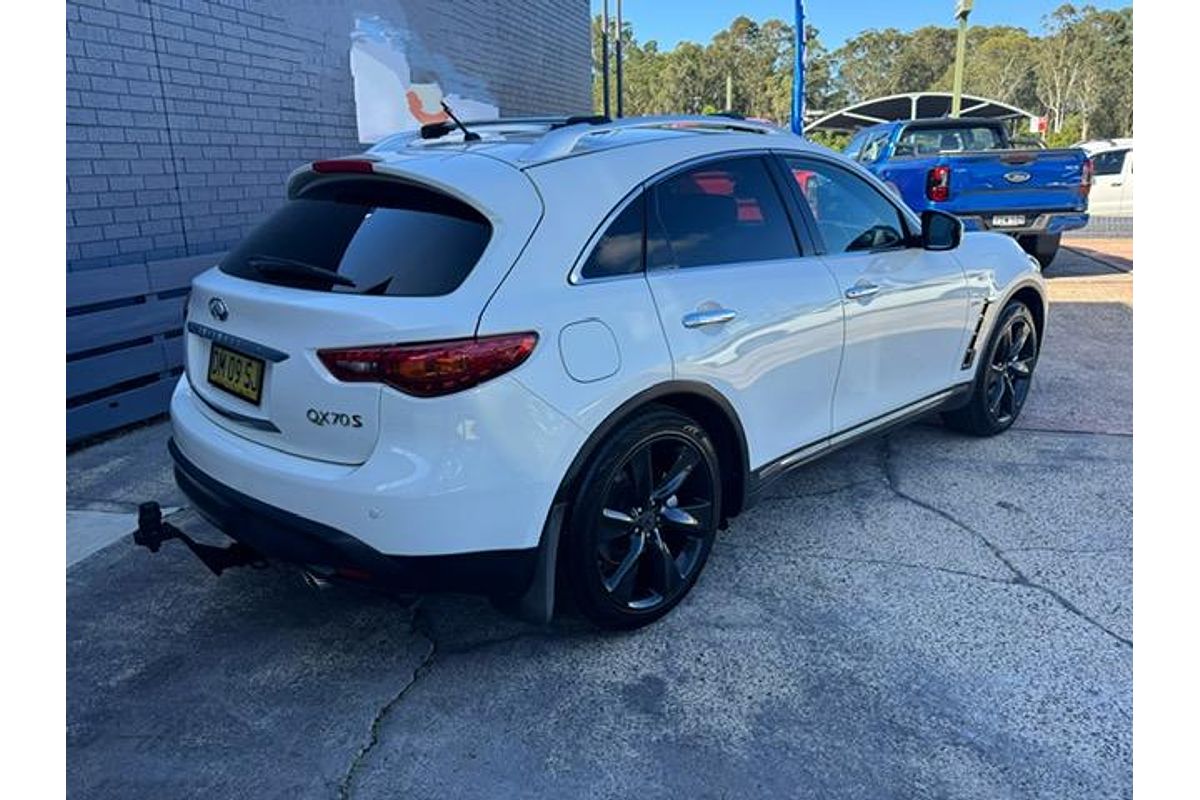 2016 INFINITI QX70 S Premium S51