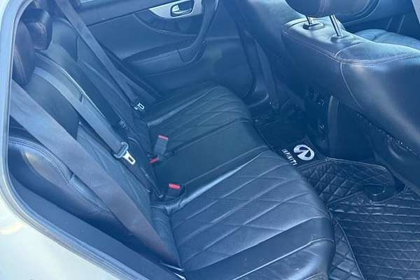 2016 INFINITI QX70 S Premium S51