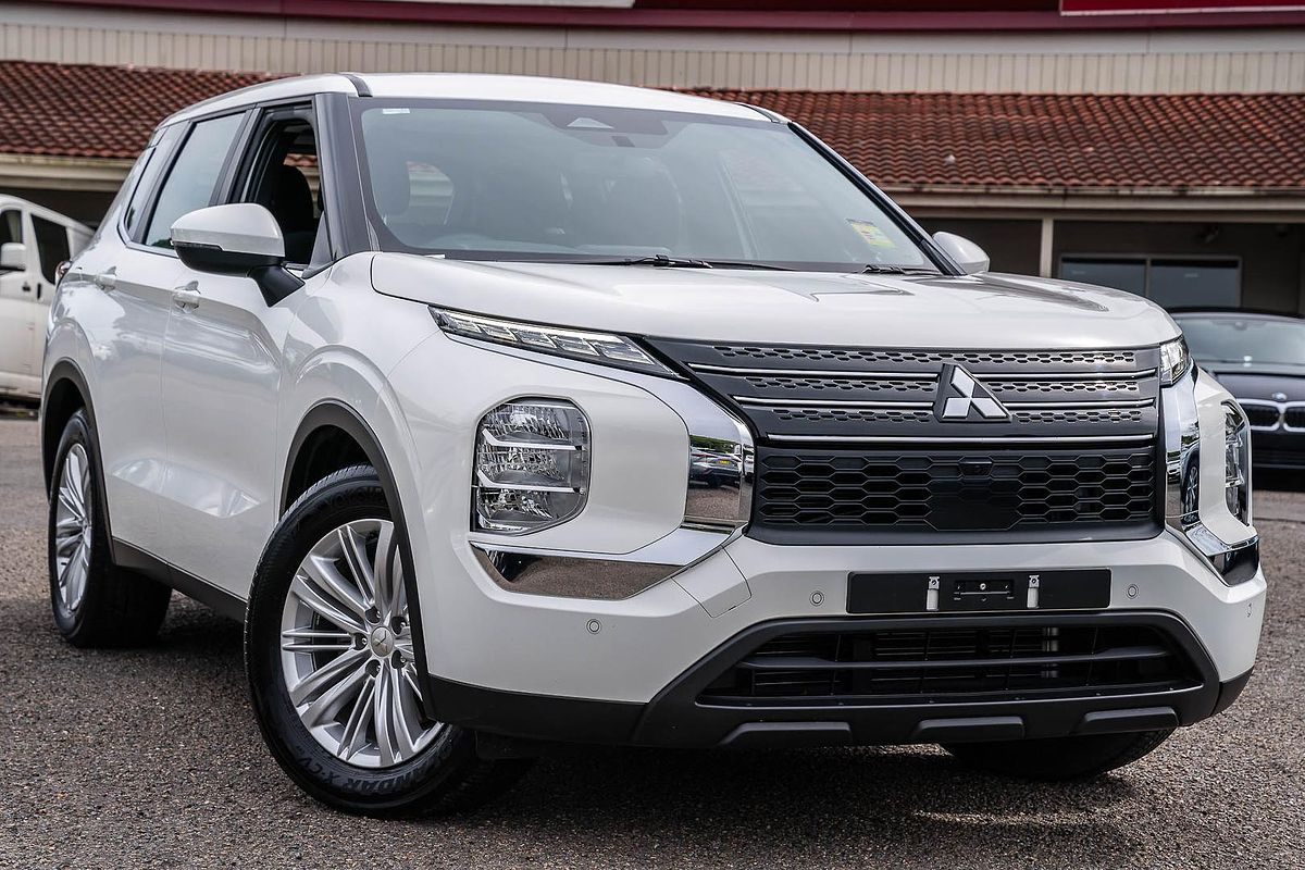 2024 Mitsubishi Outlander ES ZM