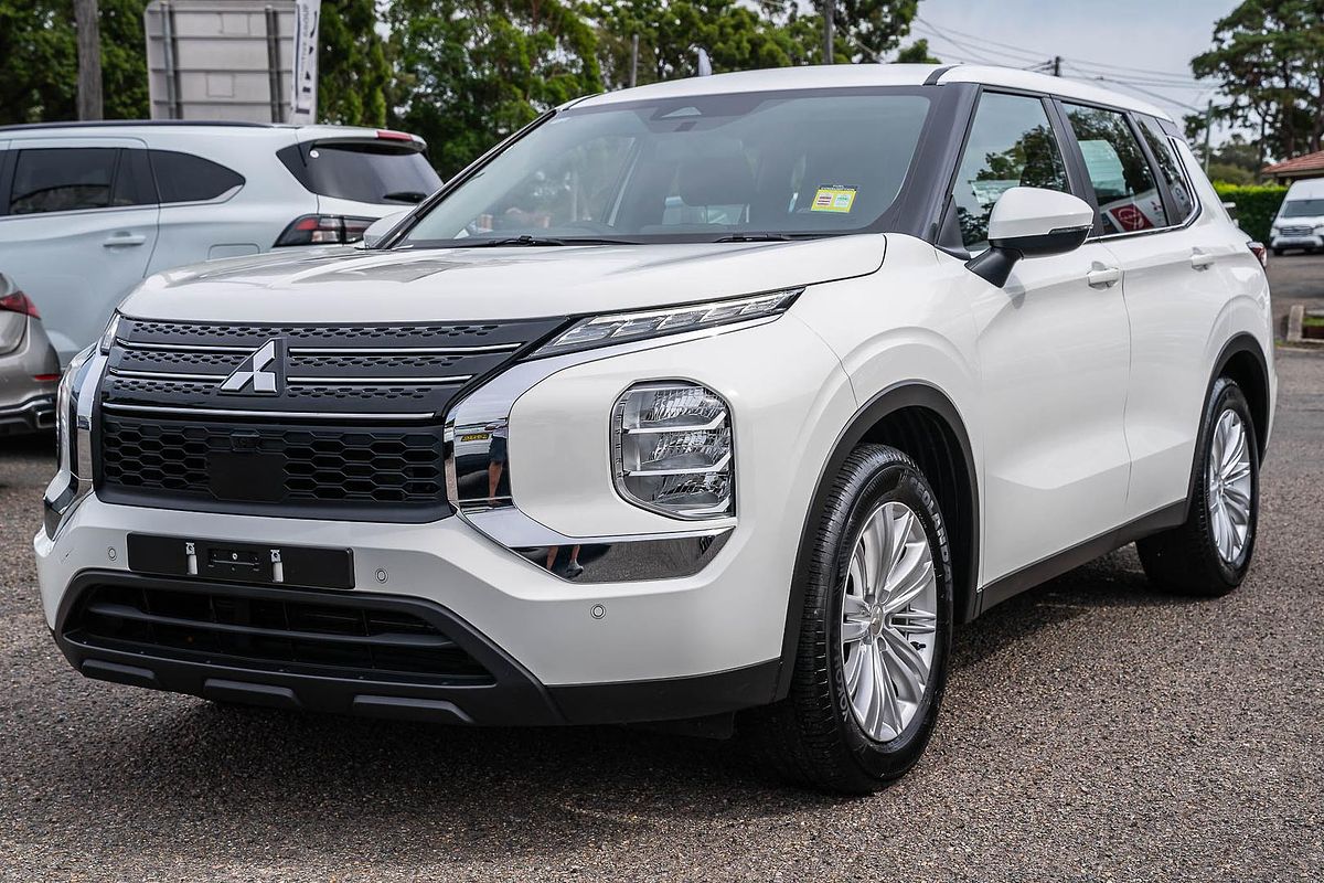 2024 Mitsubishi Outlander ES ZM