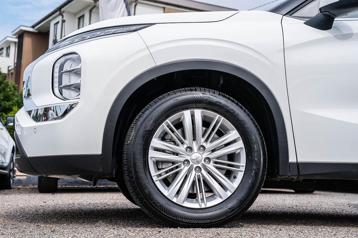 2024 Mitsubishi Outlander ES ZM