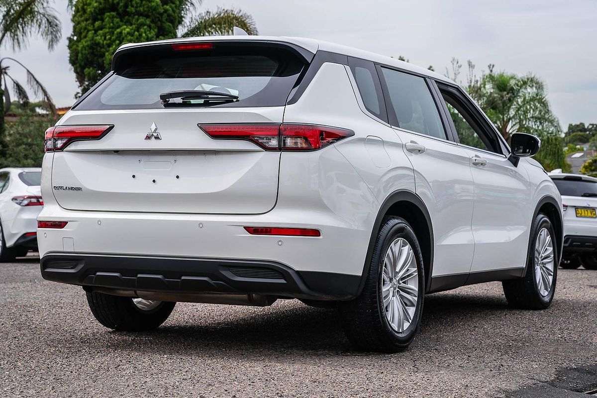 2024 Mitsubishi Outlander ES ZM