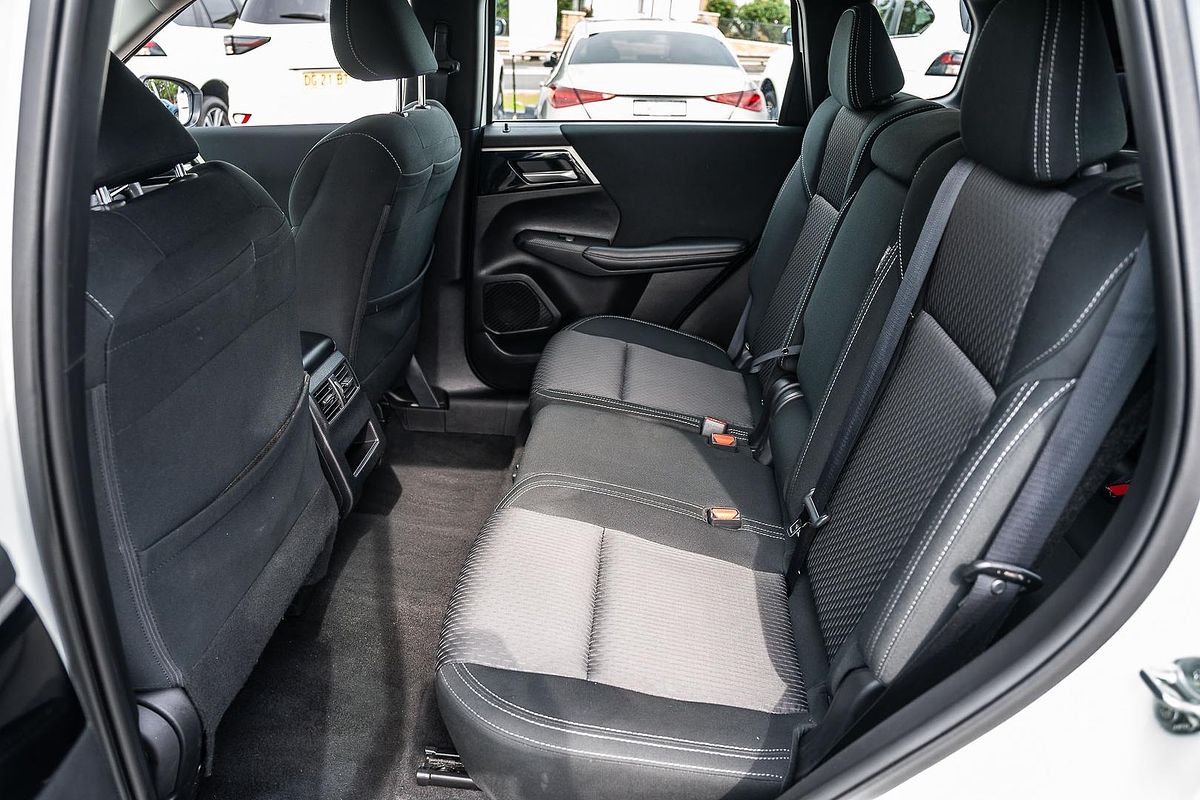 2024 Mitsubishi Outlander ES ZM