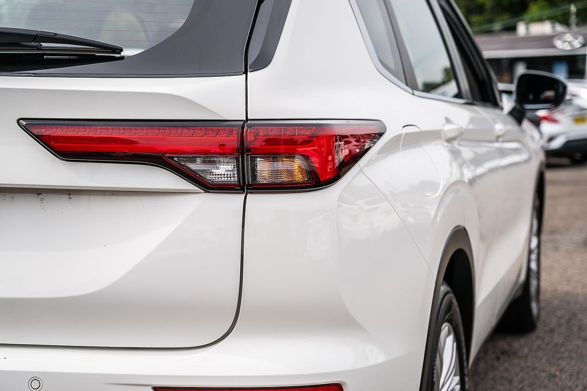 2024 Mitsubishi Outlander ES ZM