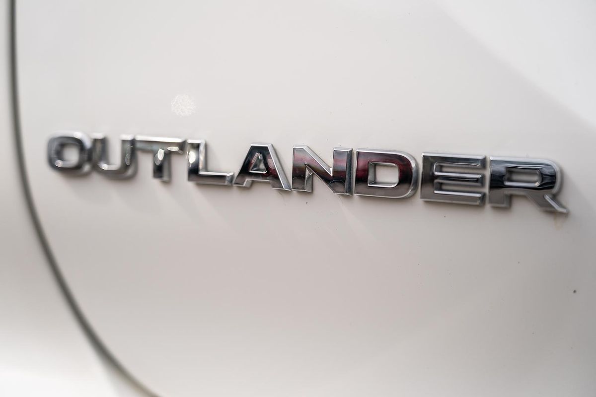 2024 Mitsubishi Outlander ES ZM
