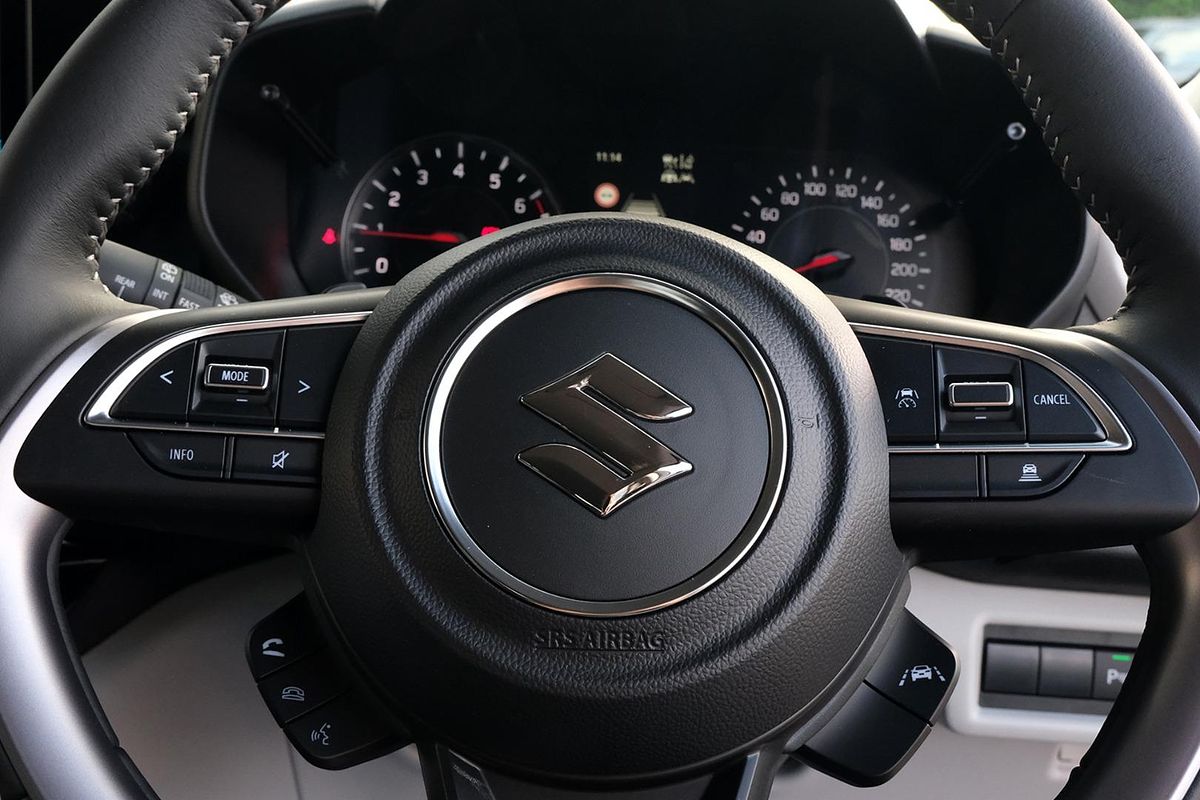 2024 Suzuki Swift Hybrid GLX UZ