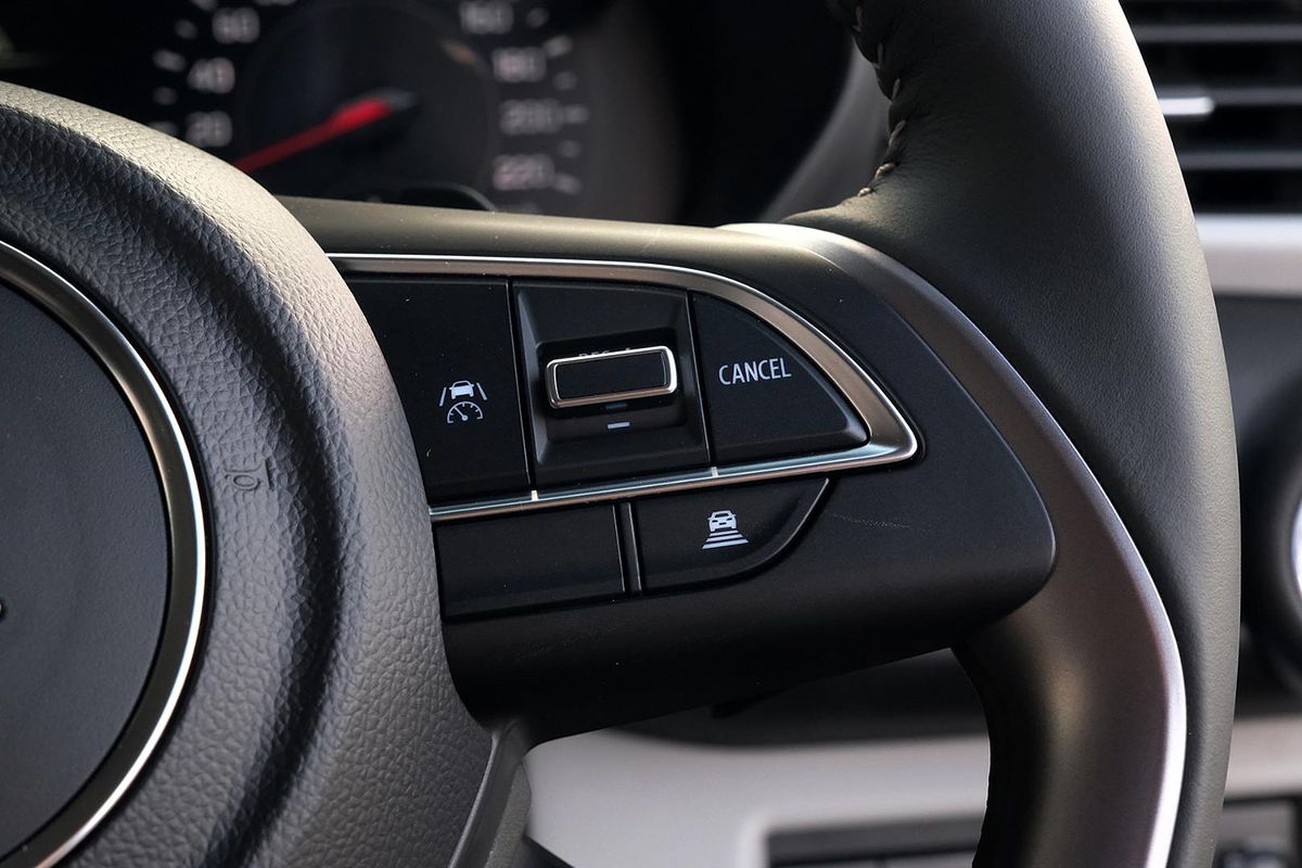 2024 Suzuki Swift Hybrid GLX UZ