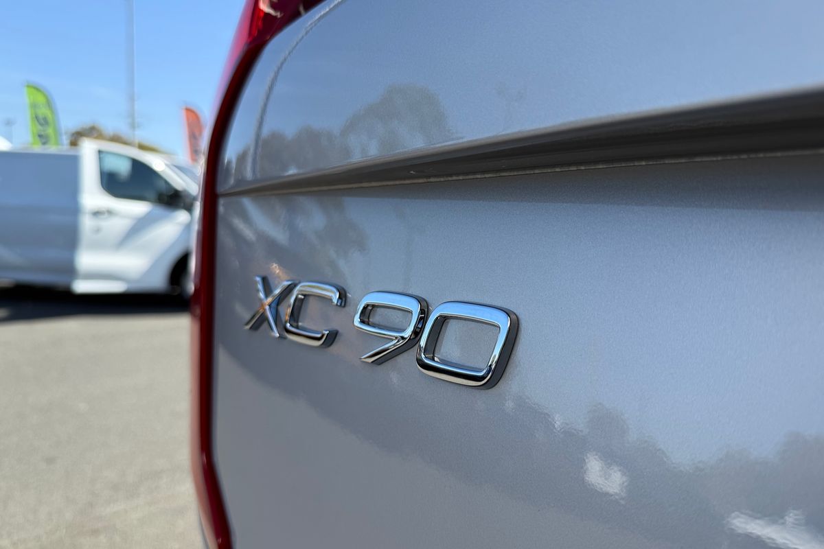 2023 Volvo XC90 Ultimate B6 Bright