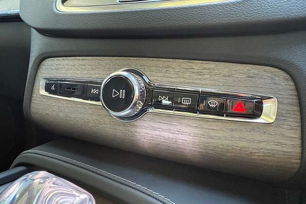 2023 Volvo XC90 Ultimate B6 Bright